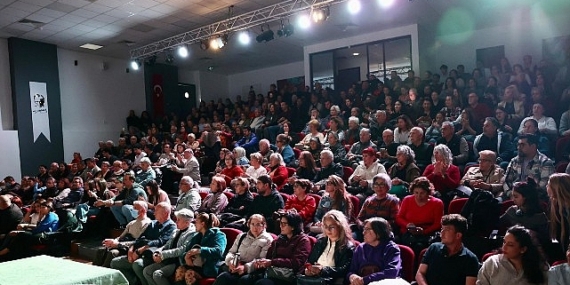 Didim’de ‘Kadın Kadına Özgürlük’ Oyunu Yoğun İlgi Gördü
