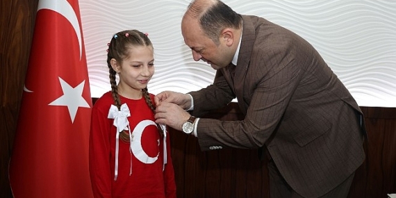 İstiklal Marşı Birincisi Ecem Hifa Sert’e Başkan Selçuk Yıldız’dan Ödül
