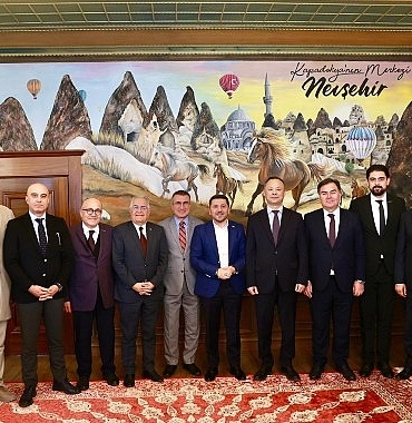 kirgizistan-ankara-buyukelcisi-kazakbayev-belediye-baskani-ariyi-ziyaret-etti-Z6rfKfgE.jpg