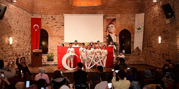 osmangazi-belediyesi-engel-tanimayan-yureklerle-milli-ruhu-yansitti-KOPysTfg.jpg
