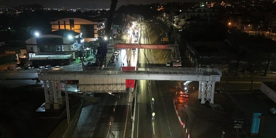 Başiskele Kavşağı’nda ’78 tonluk’ gece mesaisi