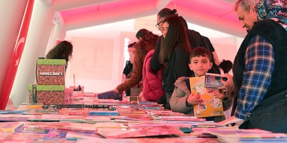 Bayraklı’da Çocuk Kitap Şenliği Yoğun İlgi Gördü