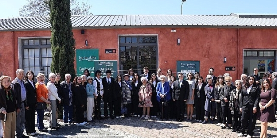 “Bir Tuval İki Nesil” resim sergisi Urladam’da ziyarete açıldı