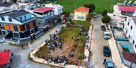 Didim Belediyesi Ağaç Dikme Etkinliği ile öğrencilere çevre bilinci kazandırıyor