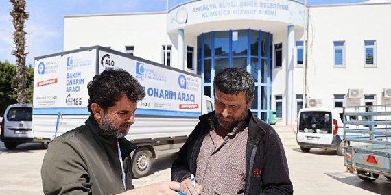 Hortum ve yağıştan zarar gören Kumlucalı çiftçilere sera naylonu desteği