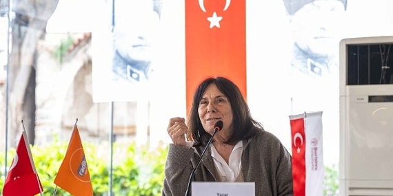 Latife Tekin Bornova’da gençlerle buluştu: “Sizin dünyanızı çok merak ediyorum”