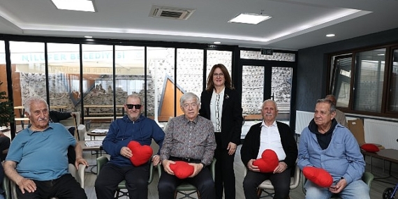 Nilüferli kadınlardan huzurevi sakinlerine gönül köprüsü